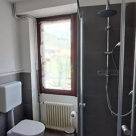 The Old Town House 梅纳焦