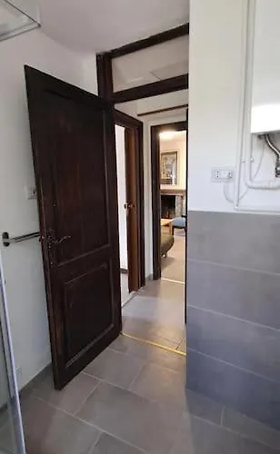 The Old Town House ميناجيو